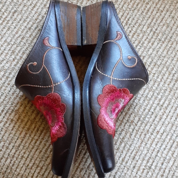 Lucky Brand Shoes - Picture 2 of 9